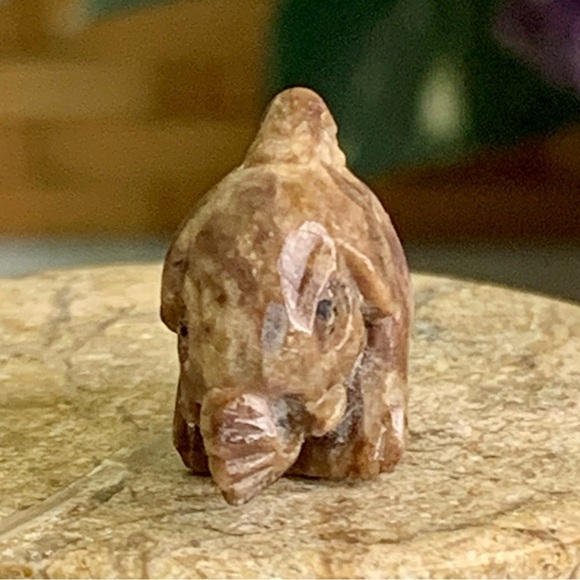 Antique Red Chinese Soapstone Mini Hand Carved Elephant Pendant Figurine 3/4" 3g - Picture 3 of 16